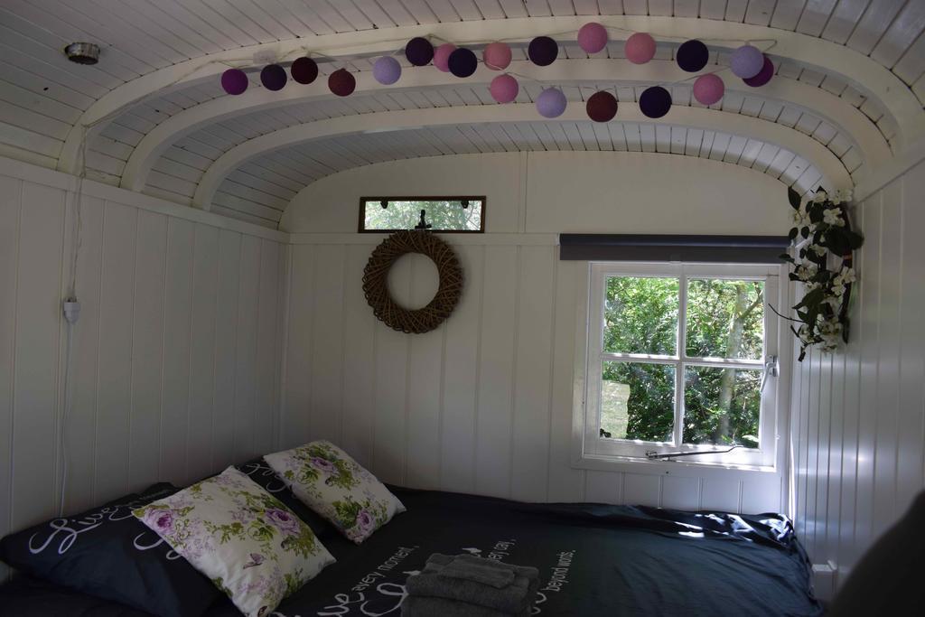 Camping Chez Francis Bed and Breakfast Loupiac  Buitenkant foto