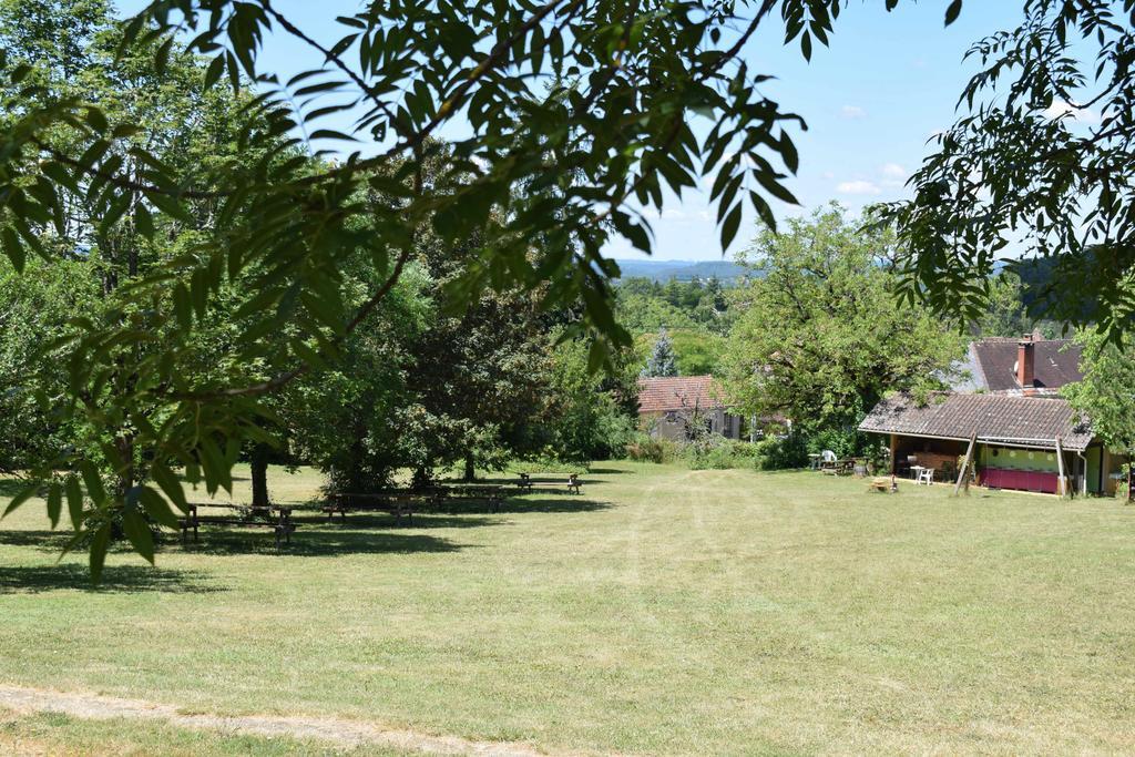 Camping Chez Francis Bed and Breakfast Loupiac  Buitenkant foto