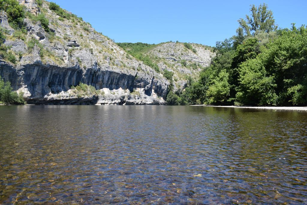 Camping Chez Francis Bed and Breakfast Loupiac  Buitenkant foto